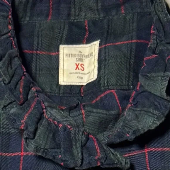 Gap The Fitted Boyfriend Plaid Button Down Shirt - Picture 5 of 7